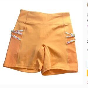 FABLETICS Trinity Motion365® Mid-Rise 5'' Short - Marigold/New Wave Floral